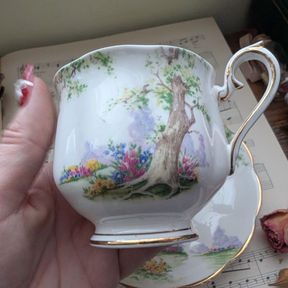 Royal Albert Greenwood Tree Floral Teacup and Saucer with Gold Trim - Picture 3 of 10